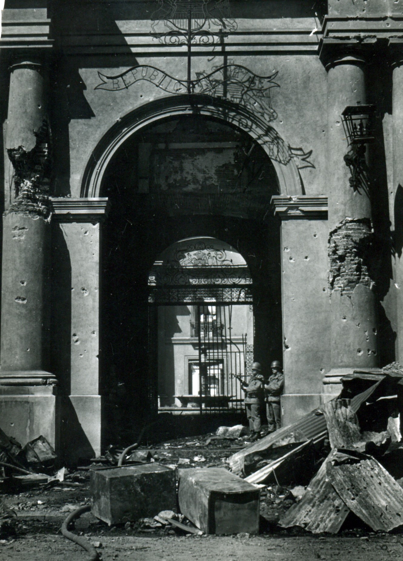 El miércoles 12, temprano en la mañana, lo que quedó de La Moneda. Foto de Hernán Farías El miércoles 12, temprano en la mañana, lo que quedó de La Moneda. Foto de Hernán Farías