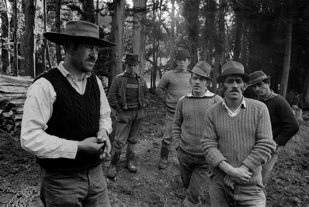 Proximidades de Saavedra, Moncul, Asentamiento. Libro “Chile 1971” de Raymond Depardon Proximidades de Saavedra, Moncul, Asentamiento. Libro “Chile 1971” de Raymond Depardon,