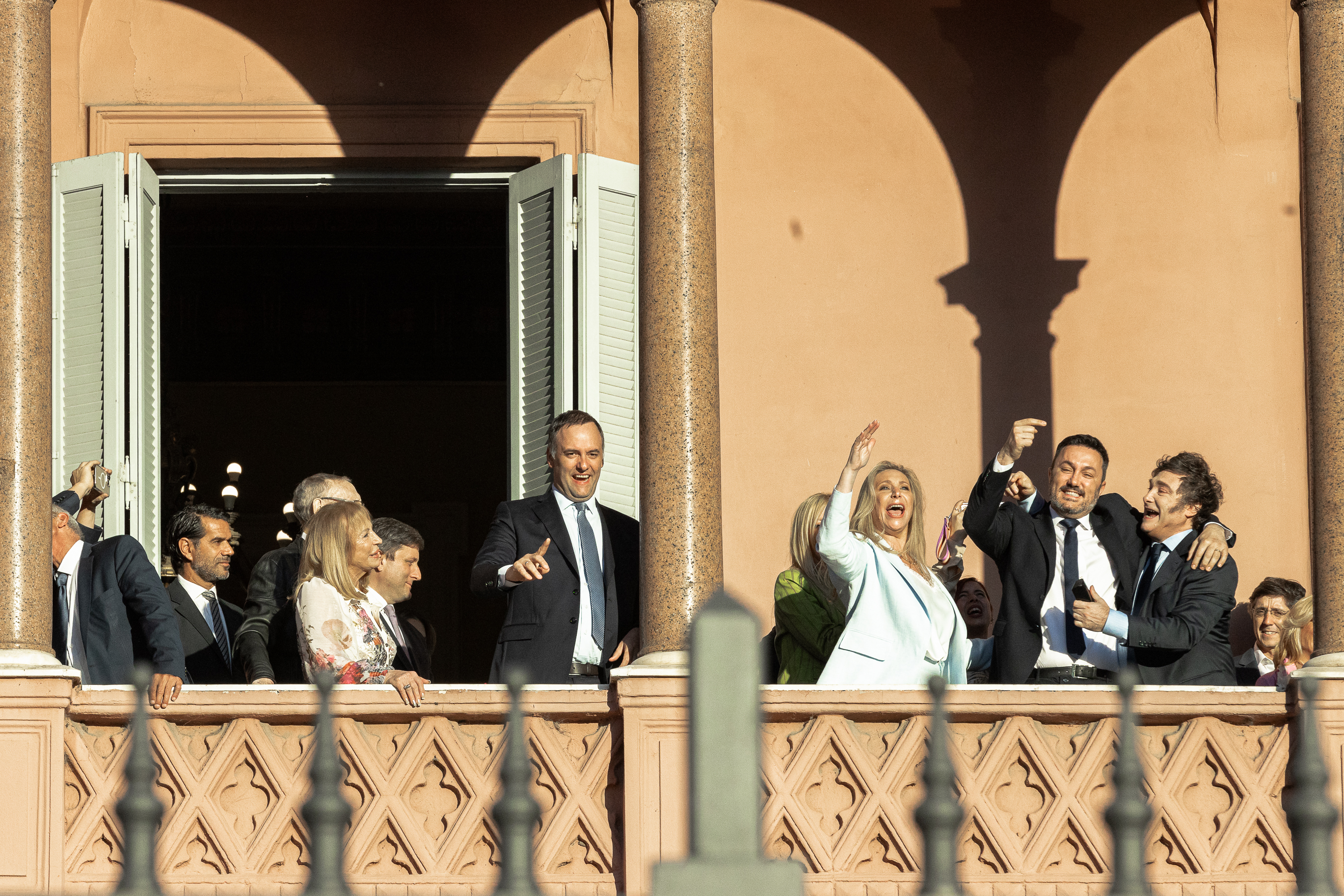Manuel Adorni, Karina Milei y Javier Milei.