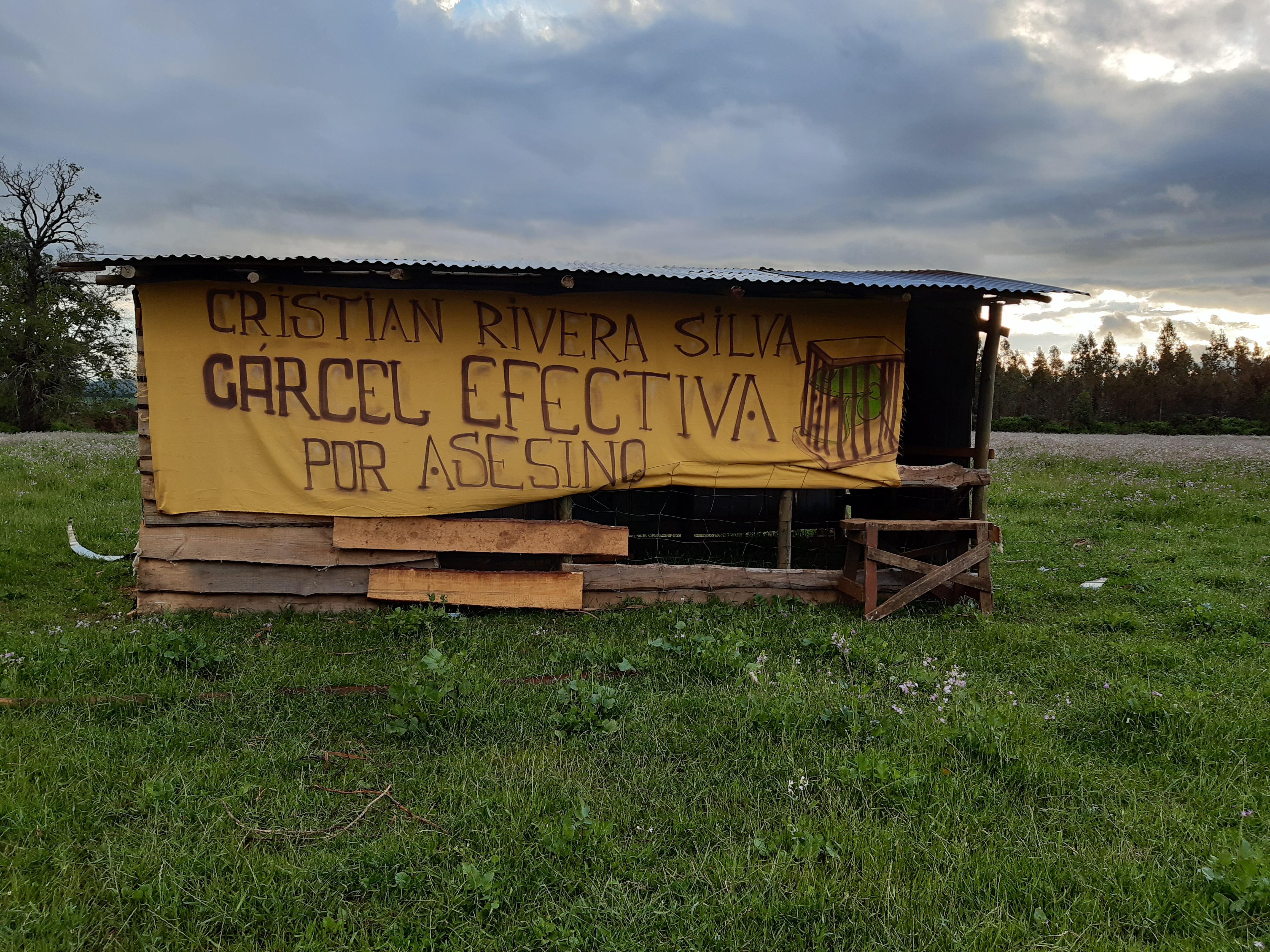 Mensaje para el Carabinero Cristián Rivera Silva el autor del disparo. Fotografía Paula Huenchumil