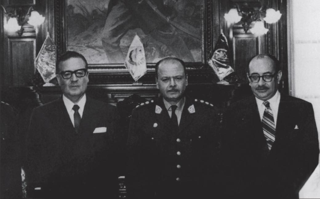 Don Cloro junto a los presidentes Juan Velasco Alvarado y Salvador Allende en el Palacio Pizarro en Lima, en visita oficial a Perú realizada en septiembre de 1971, (Biblioteca del Congreso Nacional). Don Cloro junto a los presidentes Juan Velasco Alvarado y Salvador Allende en el Palacio Pizarro en Lima, en visita oficial a Perú realizada en septiembre de 1971, (Biblioteca del Congreso Nacional).