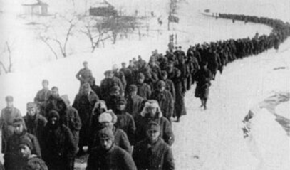 Prisioneros de guerra alemanes en Stalingrado. De los 90 mil sobrevivientes alemanes, sólo 5 mil retornarían a Alemania años después. Prisioneros de guerra alemanes en Stalingrado. De los 90 mil sobrevivientes alemanes, sólo 5 mil retornarían a Alemania años después.