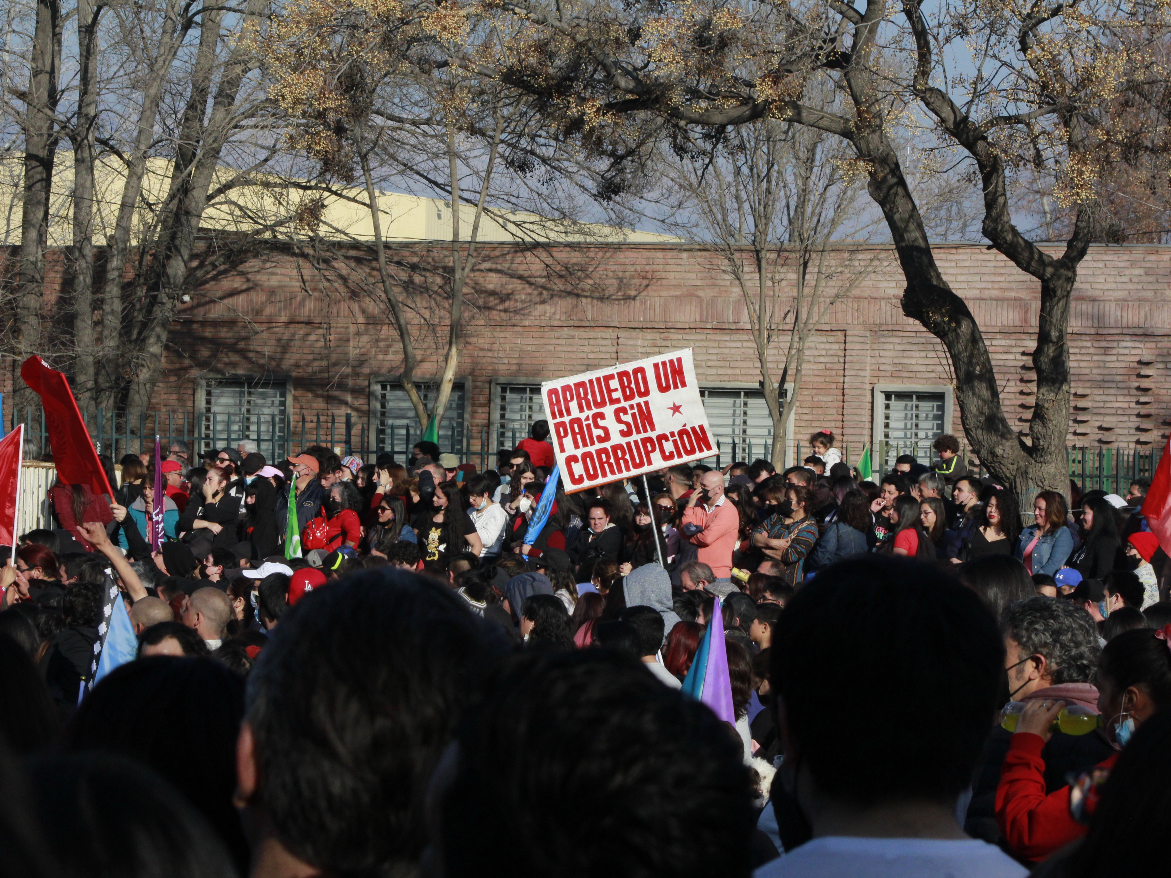 Letrero ya clásico del anciano que protestaba en Plaza Dignidad