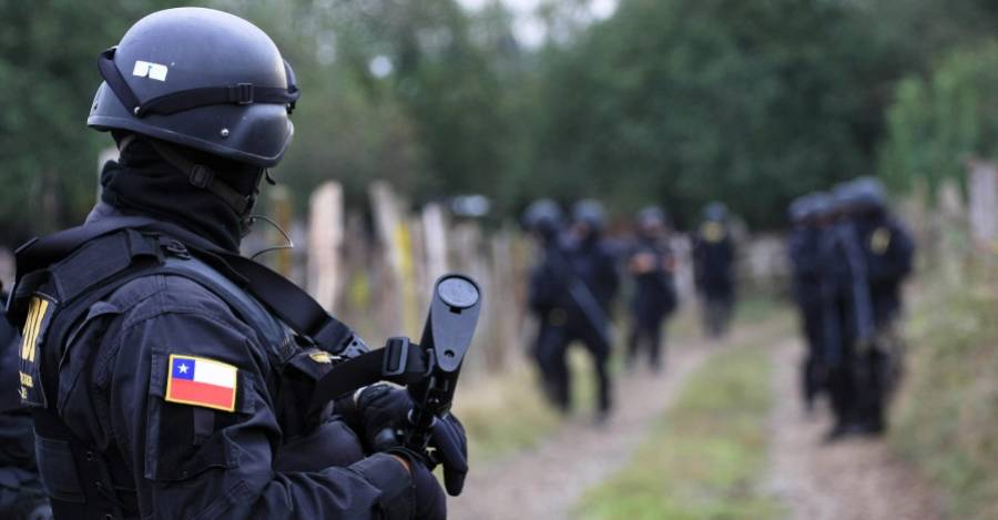 2013: La noche en que la PDI allanó comunidades mapuche de Freire usando 190 policías y un helicóptero- Crédito: Felipe Durán 2013: La noche en que la PDI allanó comunidades mapuche de Freire usando 190 policías y un helicóptero- Crédito: Felipe Durán