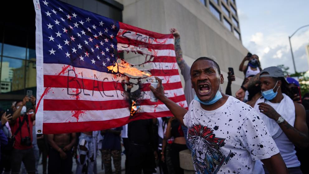 La comunidad negra de Atlanta también ha explotado por este nuevo caso de violencia policial  (Elijah Nouvelage / AFP)