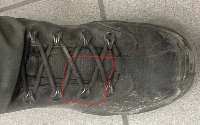 Bota que según la policía israelí marcó la cara de Ali Bota que según la policía israelí marcó la cara de Ali