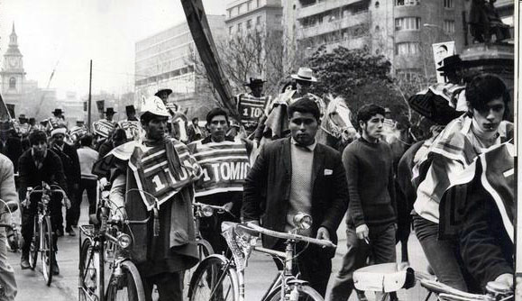  Campesinos marchan en apoyo a Tomic. Foto de colección de Domingo Ulloa.