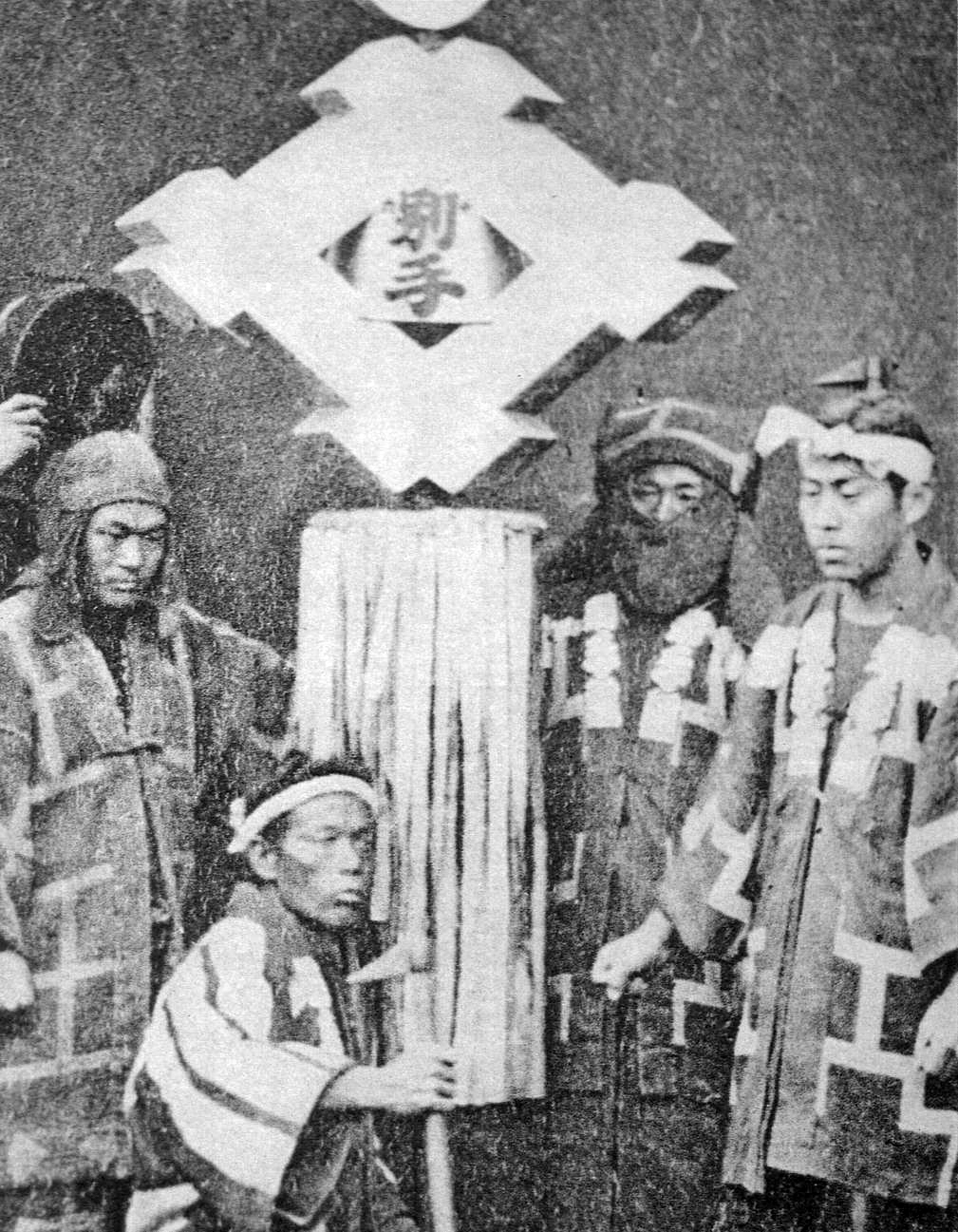 Cabeza de una tríada en 1910. Cabeza de una tríada en 1910.