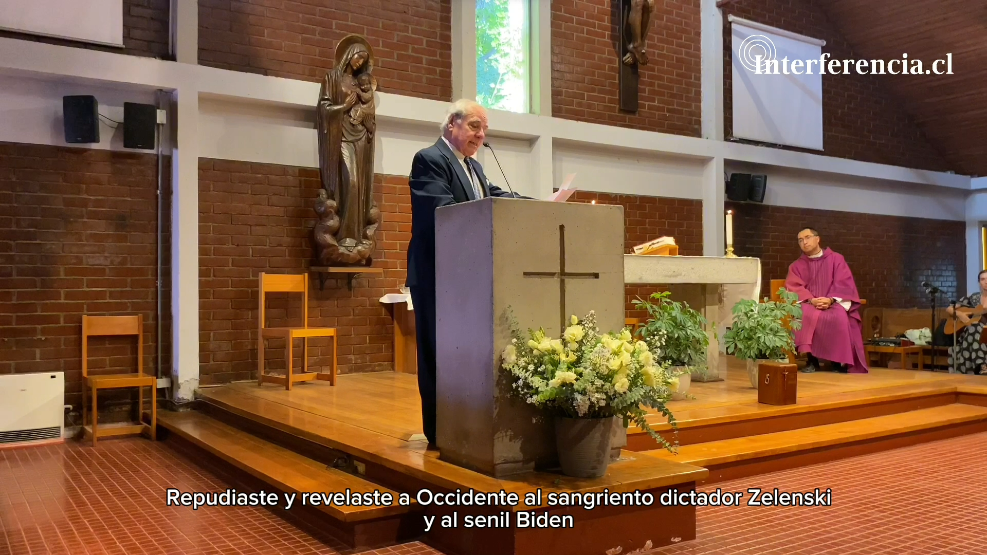 Padre de Gonzalo Lira dando un discurso en el funeral de su hijo. Padre de Gonzalo Lira dando un discurso en el funeral de su hijo.