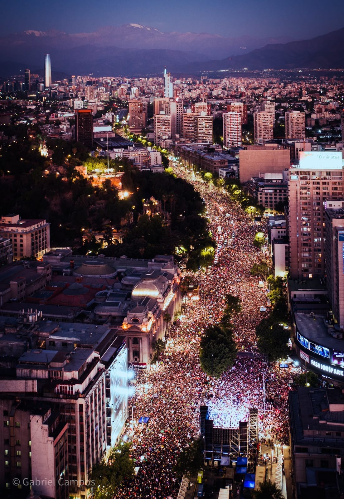 La Alameda repleta entre Santa Rosa y Plaza Dignidad La Alameda repleta entre Santa Rosa y Plaza Dignidad