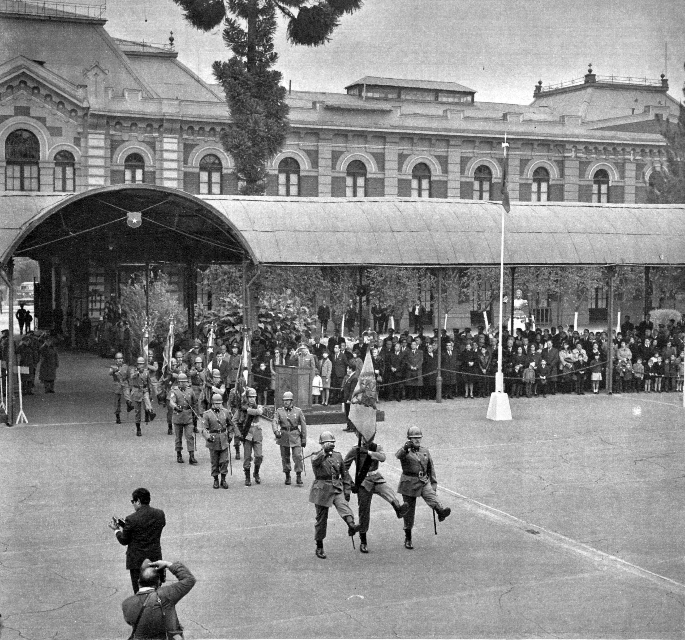 Ceremonia militar en el Regimiento de Artillería Tacna