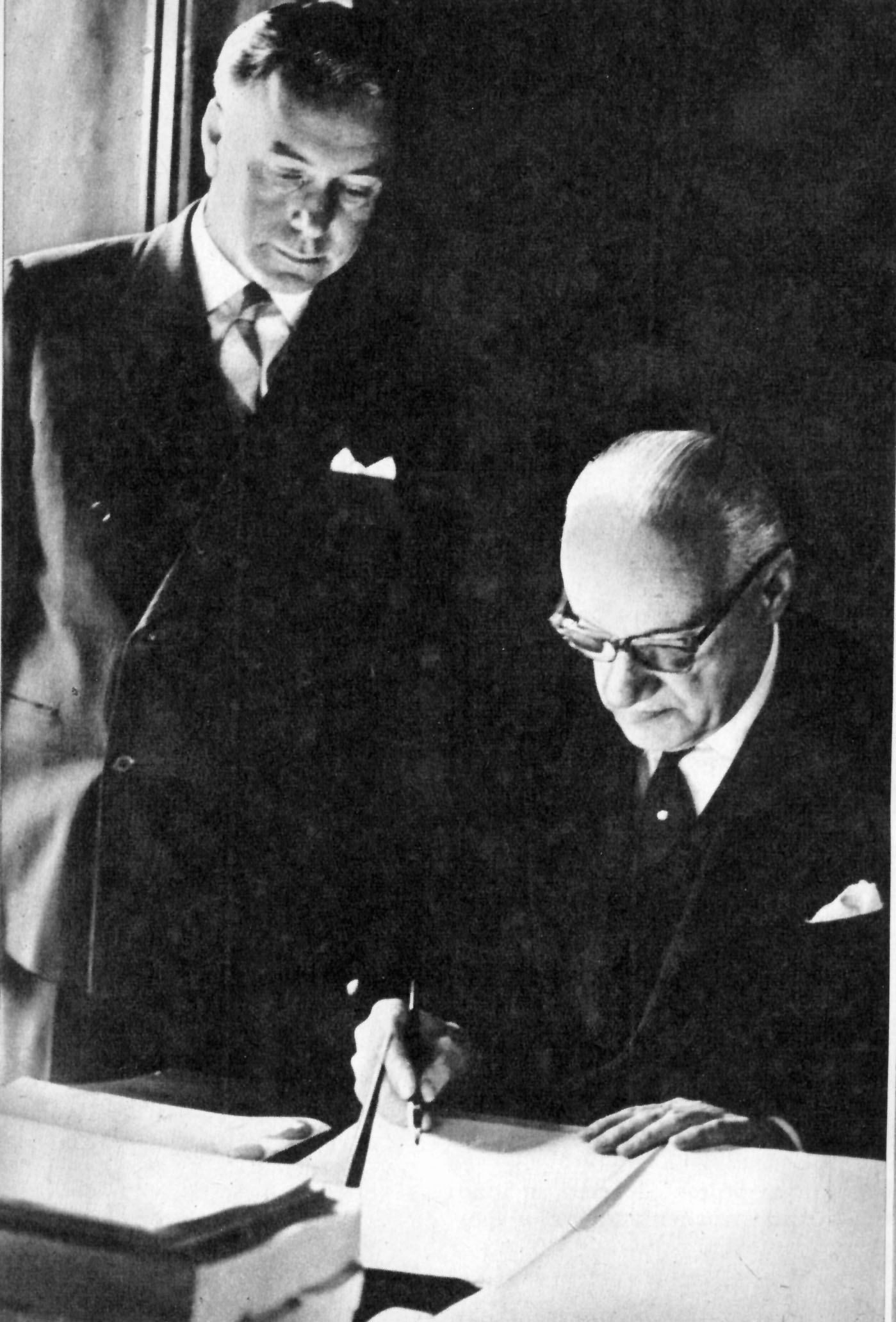Con Enrique Ortúzar, jefe de las comisiones del comando. Con Enrique Ortúzar, jefe de las comisiones del comando.