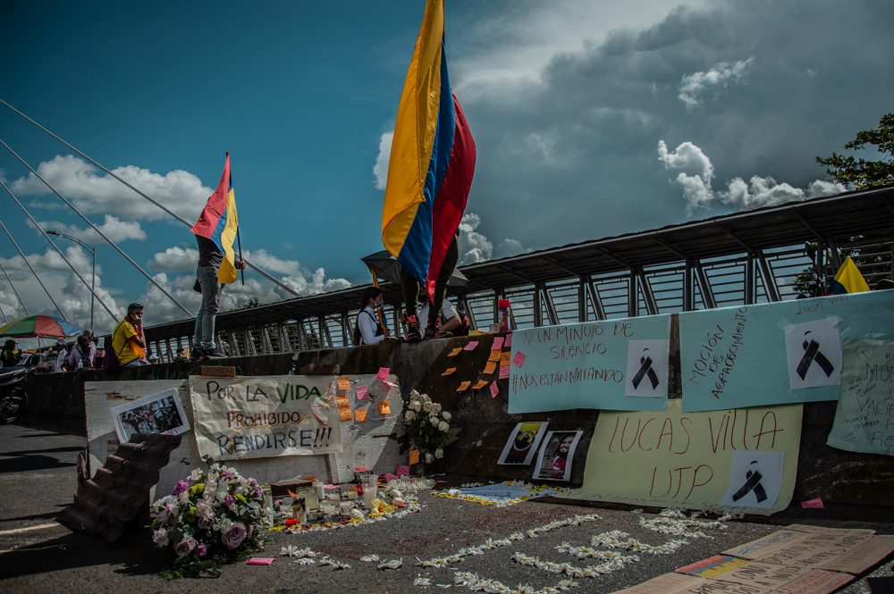 Homenaje a Lucas Villa herido en Pereira. Fotografía de Jessica Arcila @campografias Homenaje a Lucas Villa herido en Pereira. Fotografía de Jessica Arcila @campografias
