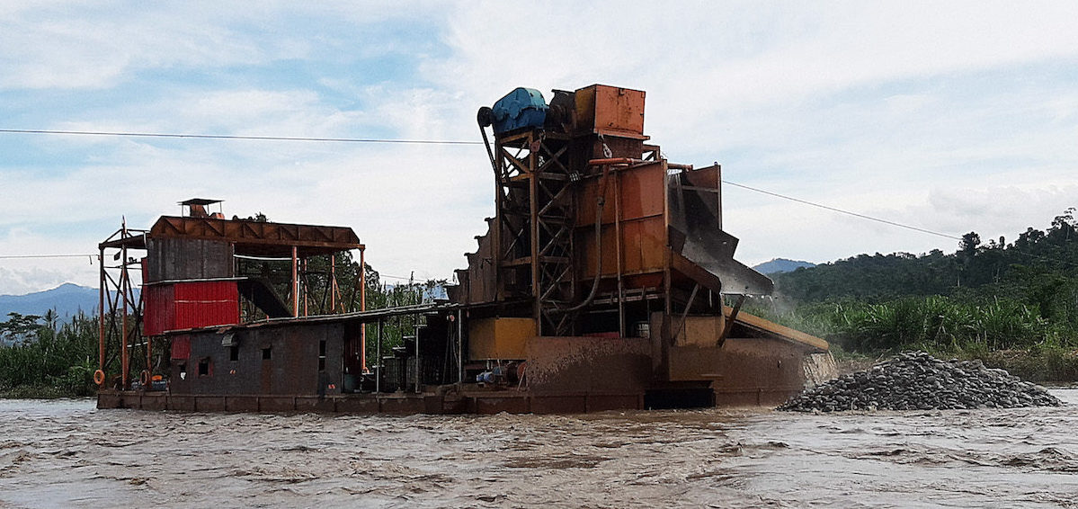 El avance de la minería legal e ilegal en los ríos de Bolivia preocupa a científicos y organizaciones indígenas y ambientales. Foto: Miguel Roca. El avance de la minería legal e ilegal en los ríos de Bolivia preocupa a científicos y organizaciones indígenas y ambientales.