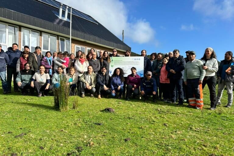 En caleta Huellelhue, Región de Los Lagos, se desarrolla el proyecto GEF Incentivos para la Conservación de la Biodiversidad (ICB), con la participación de pescadores artesanales y comunidades indígenas. Foto: cortesía Ministerio del Medio Ambiente En caleta Huellelhue, Región de Los Lagos, se desarrolla el proyecto GEF Incentivos para la Conservación de la Biodiversidad (ICB), con la participación de pescadores artesanales y comunidades indígenas. Foto: cortesía Ministerio del Medio Ambiente
