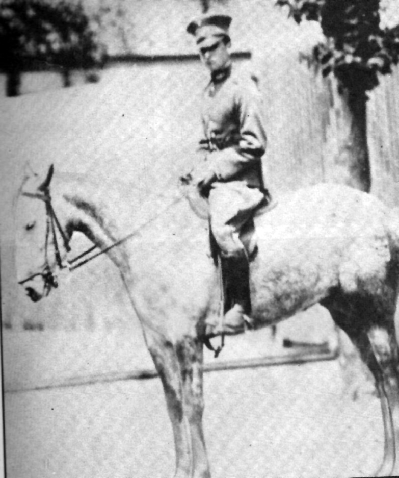 En el servicio militar, en 1925.