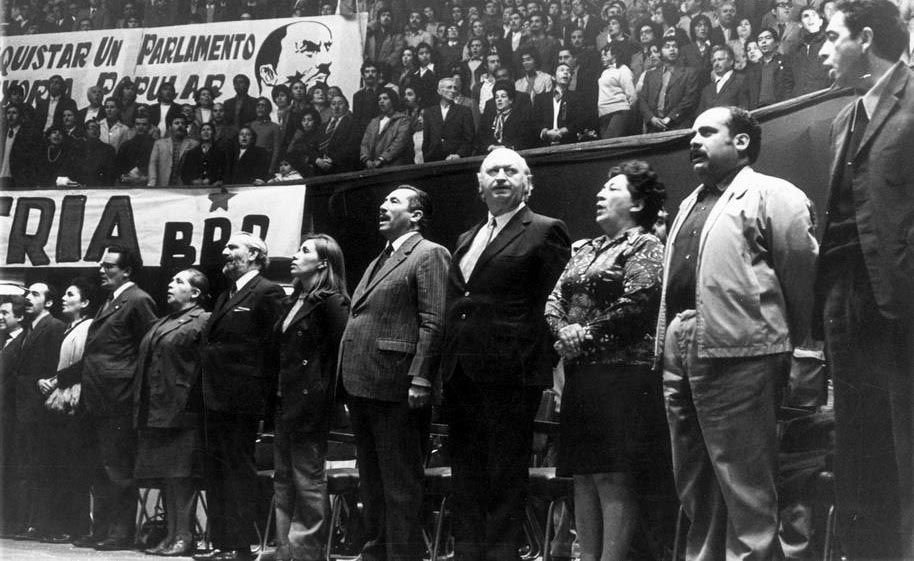 En un Pleno del PC a fines de los años 60, aparecen de derecha a izquierda Fernando Ortíz, Bosco Parra, Mireya Baltra, Volodia Teltelboim, Gladys Marín, entre otros.