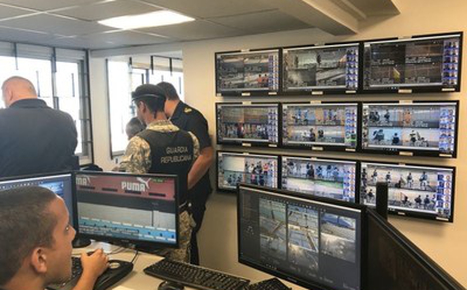 Uruguay fue el primer país en implementar reconocimiento facial en sus estadios en Sudamérica. Según cifras del Ministerio del Interior uruguayo la cantidad de detenciones disminuyó en un 80% desde su aplicación. Uruguay fue el primer país en implementar reconocimiento facial en sus estadios en Sudamérica. Según cifras del Ministerio del Interior uruguayo la cantidad de detenciones disminuyó en un 80% desde su aplicación.