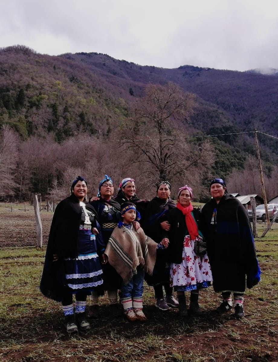 Felisa junto a su hermanas, madre y un sobrino