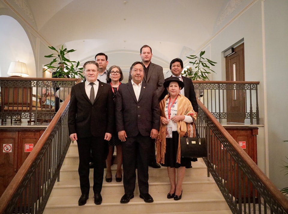 Alexey Likhachev (izq.), director general de Rosatom, reunido con el presidente boliviano, Luis Arce, (centro), en San Petersburgo, el 6 de junio de 2024. Con ellos se encuentran la canciller Celinda Sosa y Armin Dorgathen, presidente de YPFB Alexey Likhachev (izq.), director general de Rosatom, reunido con el presidente boliviano, Luis Arce, (centro), en San Petersburgo, el 6 de junio de 2024. Con ellos se encuentran la canciller Celinda Sosa y Armin Dorgathen, presidente de YPFB