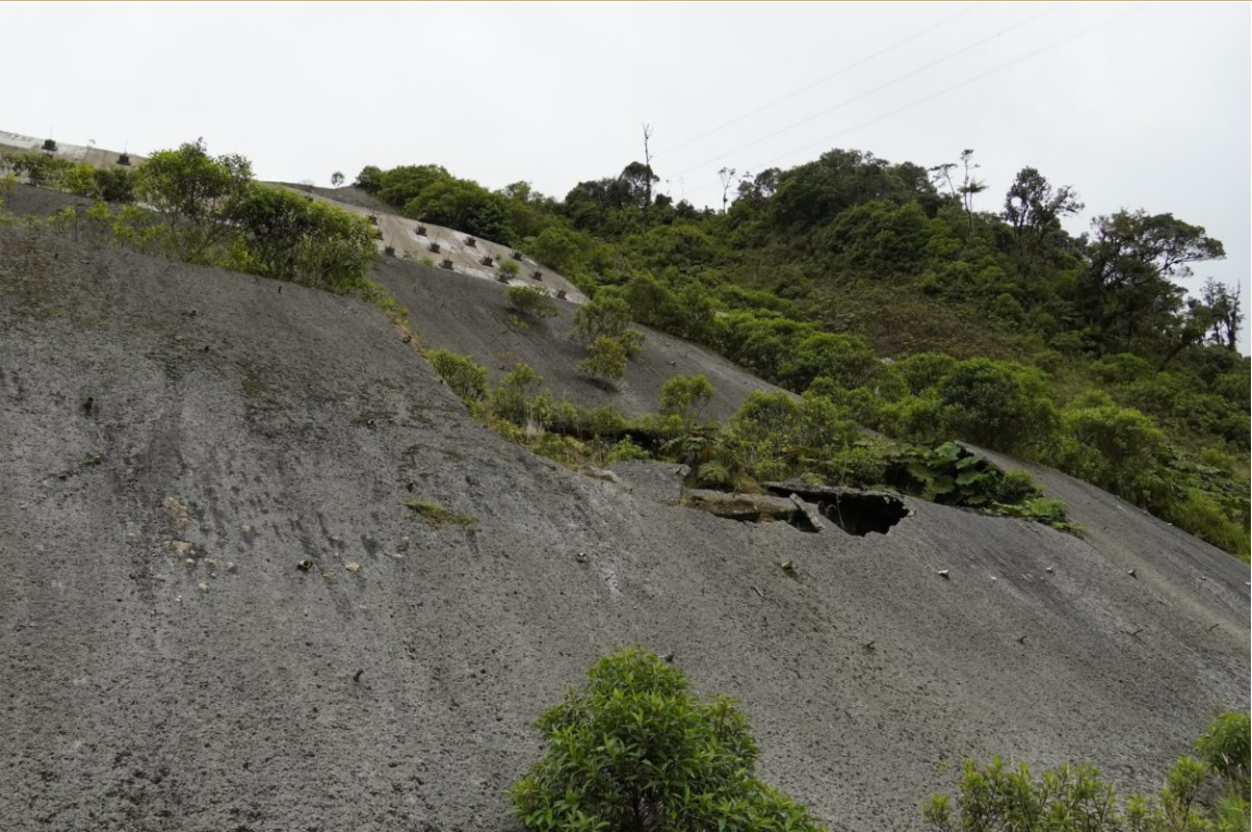 Uno de los muros de contención en Putumayo (Colombia), para evitar deslizamientos. Foto: María Fernanda Lizcano.