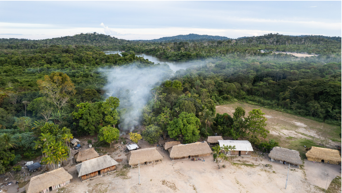 Aldea en Baú, Pará, Brasil, donde vive la comunidad indígena Kayapó. Foto: Cícero Pedrosa Neto / Global Witness.