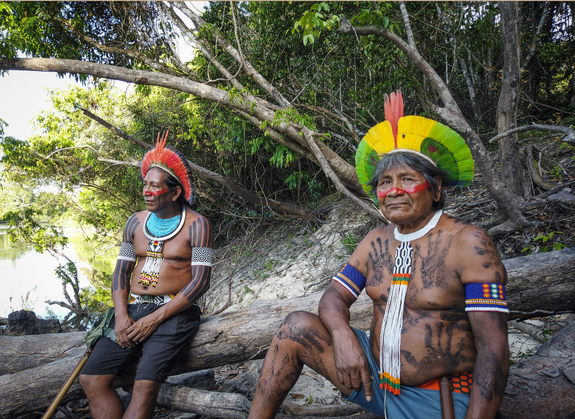 Líderes de la comunidad Kayapó, en territorio Baú, Pará, Brasil. Foto: Cícero Pedrosa Neto / Global Witness.