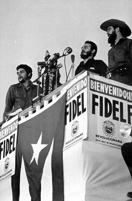 El Che, Fidel y Camilo Cienfuegos luego de la llegada de Castro a La Habana el 8 de enero de 1959. (Foto de Raúl Corrales).