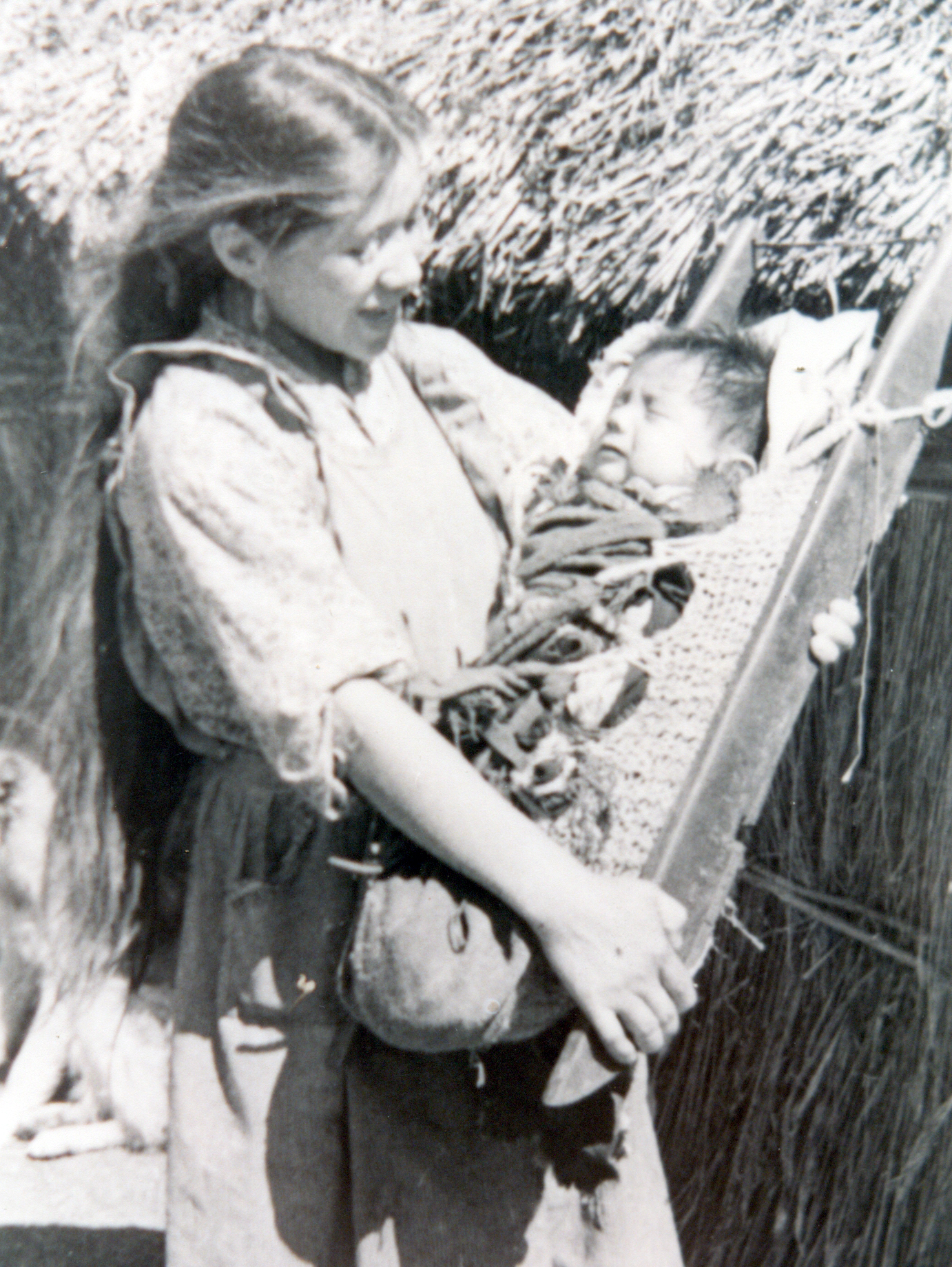 Una joven madre mapuche con su hijo. Archivo de los sacerdotes capuchinos. Una joven madre mapuche con su hijo. Archivo de los sacerdotes capuchinos.