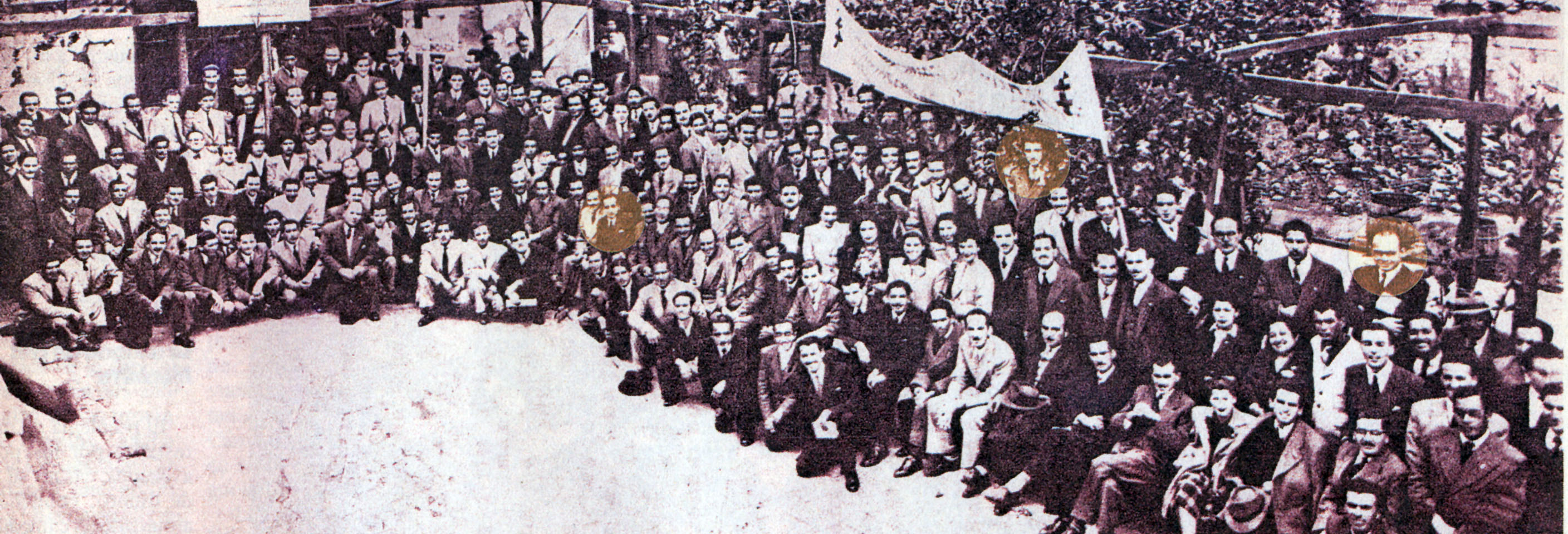 En esta fotografía de la Falange aparecen, entre otros, Bernardo Leighton, en el círculo de la izquierda; Eduardo Frei, arriba al medio, y Jaime Castillo, al costado derecho. En esta fotografía de la Falange aparecen, entre otros, Bernardo Leighton, en el círculo de la izquierda; Eduardo Frei, arriba al medio, y Jaime Castillo, al costado derecho.
