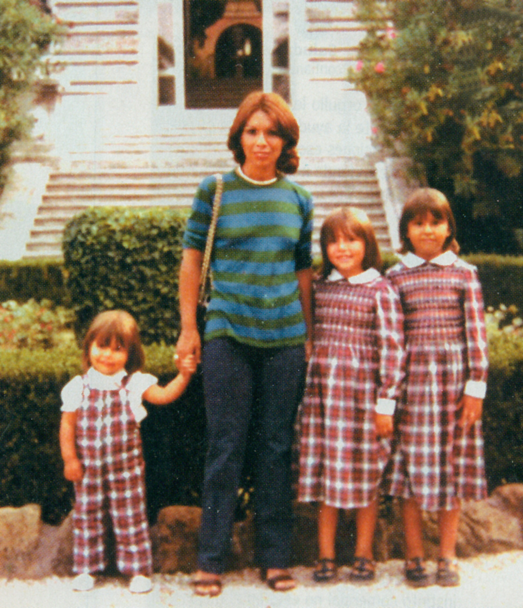 María Teresa Chadwick Piñera con sus tres hijas, en Roma, en 1980.