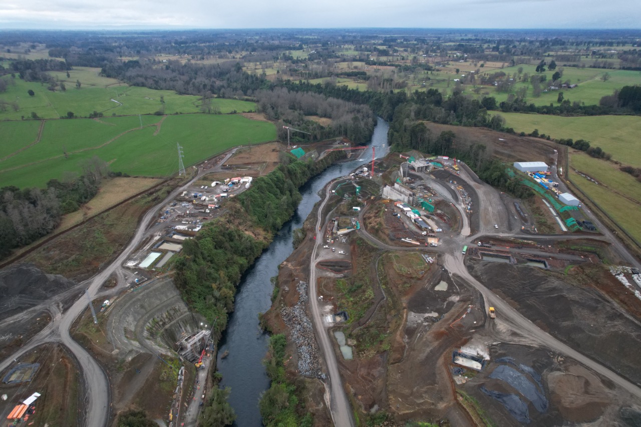 La construcción de la Central Hidroeléctrica Los Lagos afecta al río Pilmaiquén y provoca un desastre ecológico, social y cultural. Foto: Pablo Piovano. La construcción de la Central Hidroeléctrica Los Lagos afecta al río Pilmaiquén y provoca un desastre ecológico, social y cultural. Foto: Pablo Piovano.