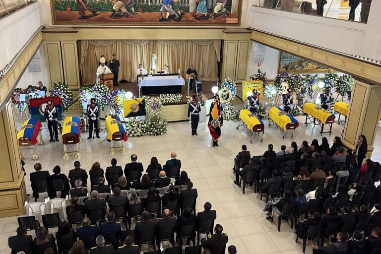 Los militares asesinados fueron velados en una capilla en la Escuela Superior Militar Eloy Alfaro, en Quito. Foto: cortesía Ejército Ecuatoriano