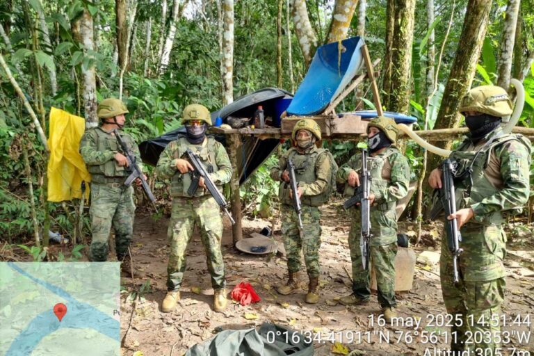 El Ejército Ecuatoriano encontró infraestructuras para el lavado y la extracción del oro. Foto: cortesía Ejército Ecuatoriano