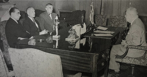 El presidente de Lufthansa, Herbert Culmann; el ministro alemán de Transportes, Hans Christoph Seebohm; y Albert von Appen, en audiencia con el Presidente de la República Carlos Ibáñez del Campo en 1958.