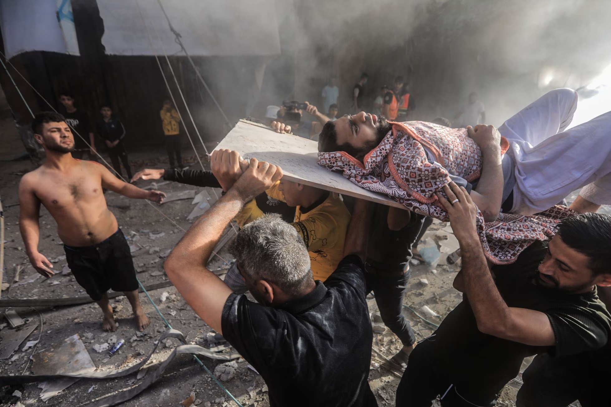 Heridos y más heridos. Sin descanso. (Foto: Mohammed Talatene). Heridos y más heridos. Sin descanso. (Foto: Mohammed Talatene).