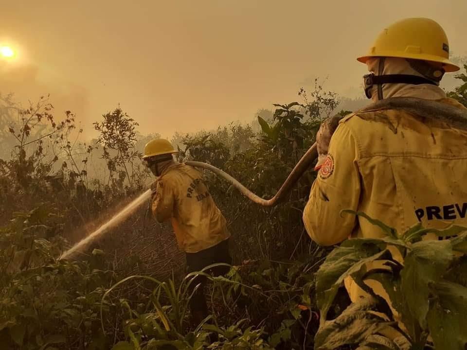 Según un agente de PrevFogo, los datos meteorológicos ya apuntaban a un aumento de los incendios en 2020, pero el gobierno retrasó la contratación de nuevas brigadas. (Foto: Divulgação PrevFogo) Según un agente de PrevFogo, los datos meteorológicos ya apuntaban a un aumento de los incendios en 2020, pero el gobierno retrasó la contratación de nuevas brigadas. (Foto: Divulgação PrevFogo)