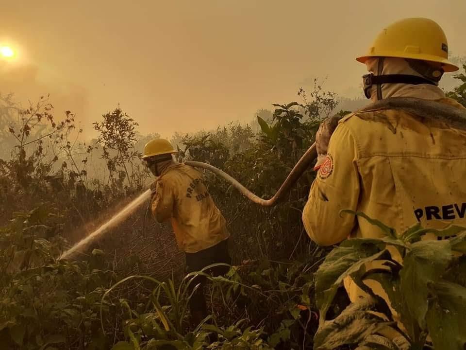 Según un agente de PrevFogo, los datos meteorológicos ya apuntaban a un aumento de los incendios en 2020, pero el gobierno retrasó la contratación de nuevas brigadas. (Foto: Divulgação PrevFogo)