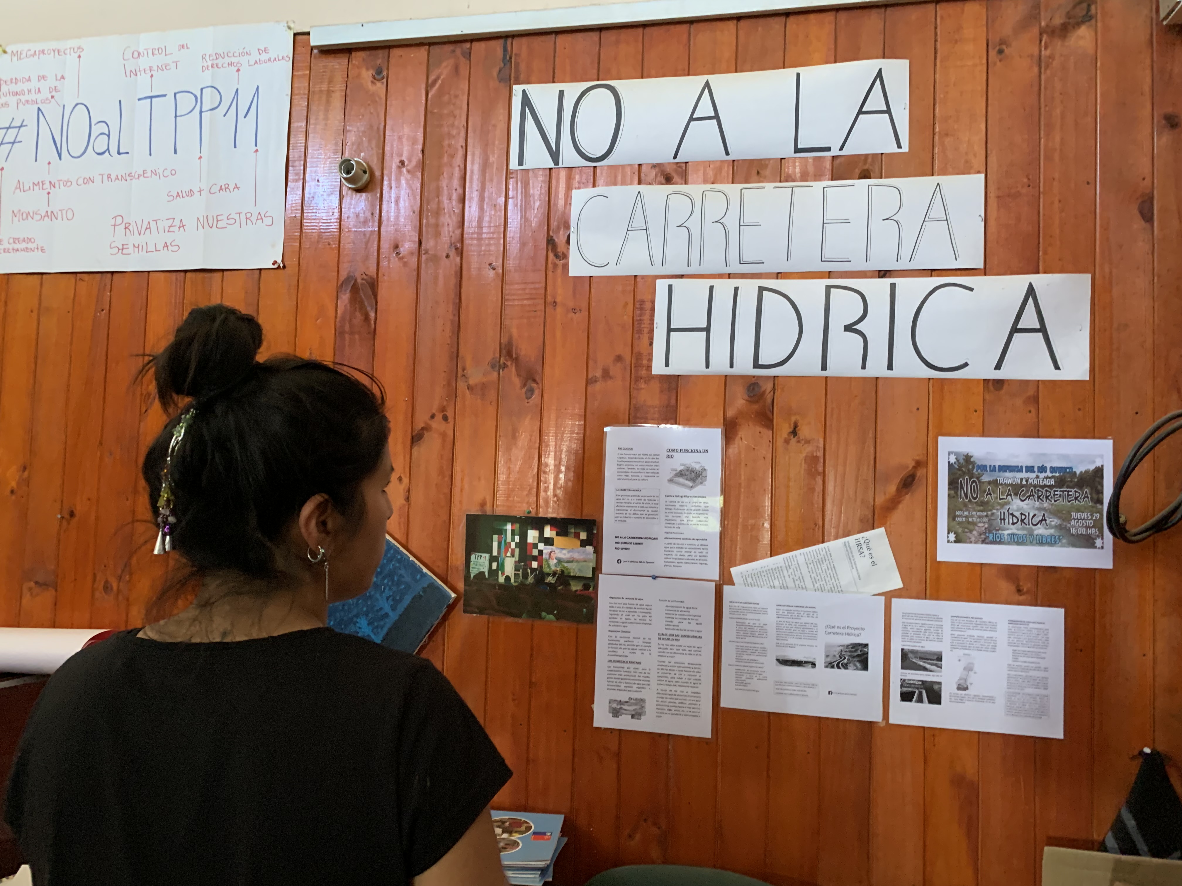 Fernanda en la sede comunitaria Weche Newen, lugar en el que han realizado trabajos de autoformación 