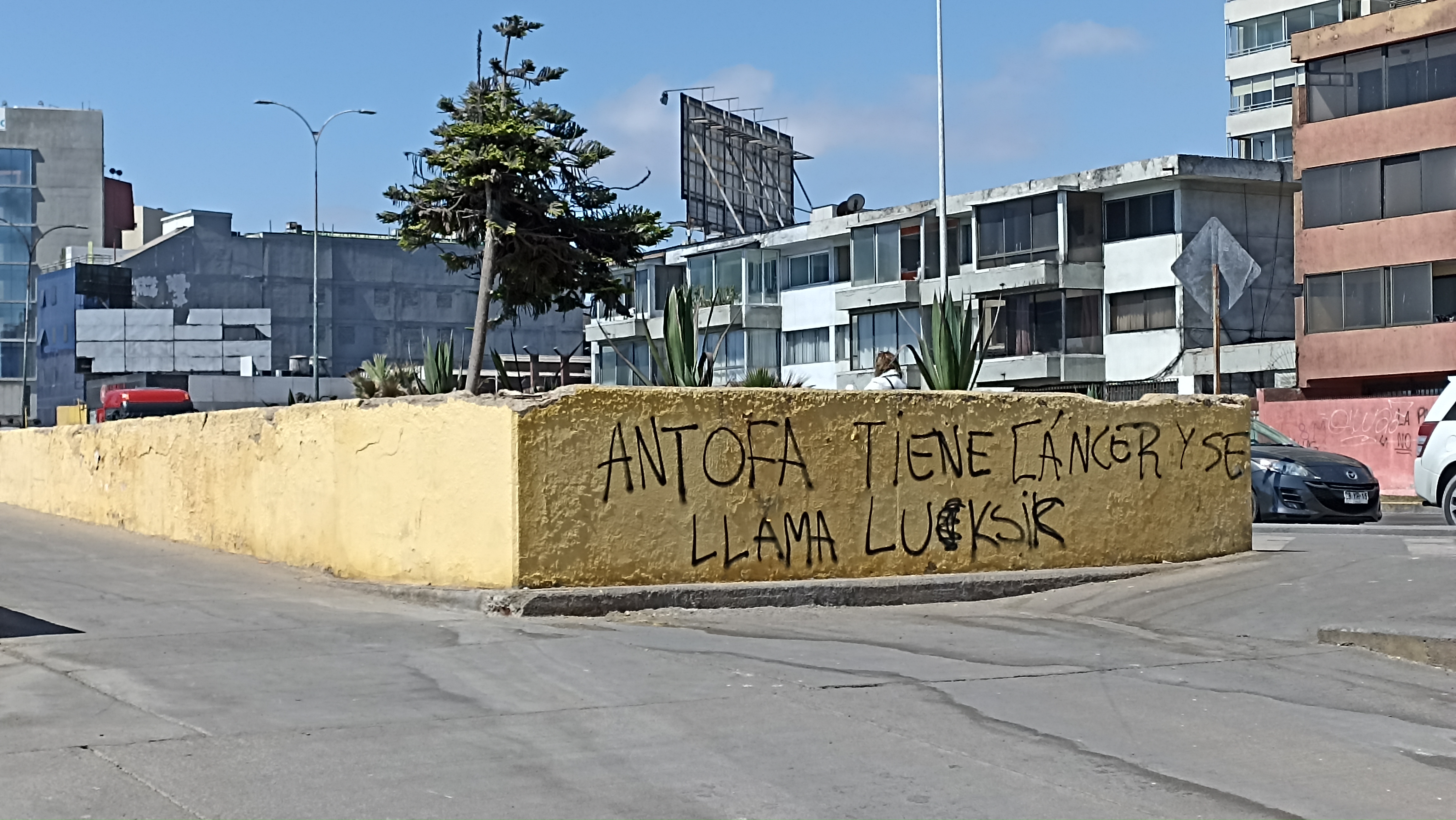 Rayado en la costanera de Antofagasta.