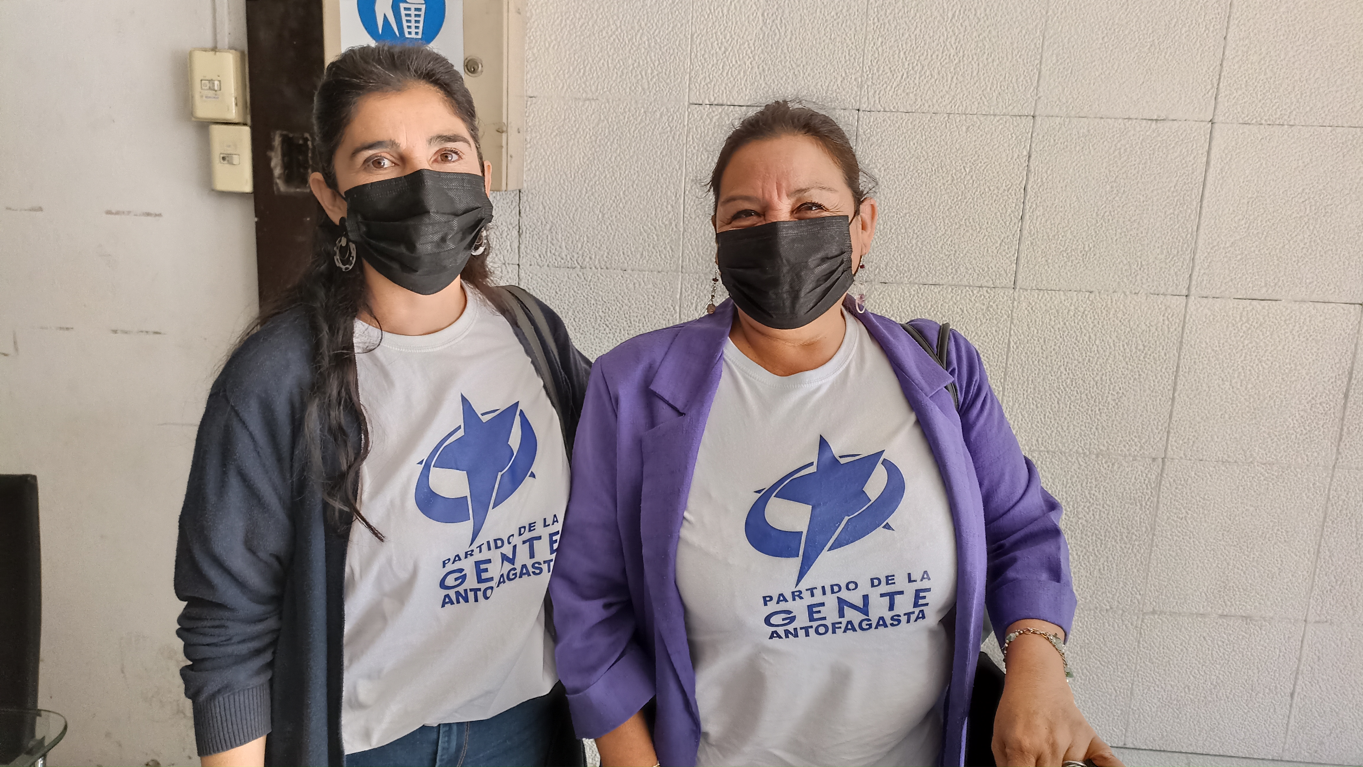 Yovana Ahumada y Vilma Esquivel, diputada electa y secretaria regional del PDG.