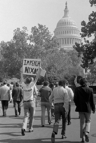 Protestas exigiendo impeachment contra Nixon. Protestas exigiendo impeachment contra Nixon.