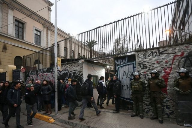 Ingreso al Instituto Nacional custodiado por FF.EE. en agosto de 2019. 