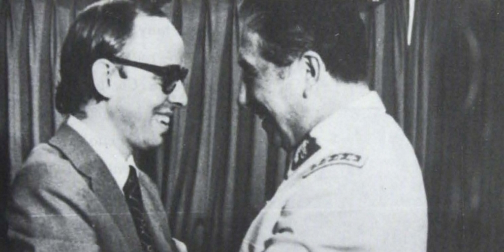 Jaime Guzmán y Augusto Pinochet Jaime Guzmán y Augusto Pinochet
