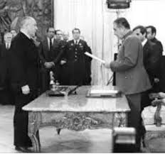 Jarpa llega al gabinete de Pinochet. Jarpa llega al gabinete de Pinochet.