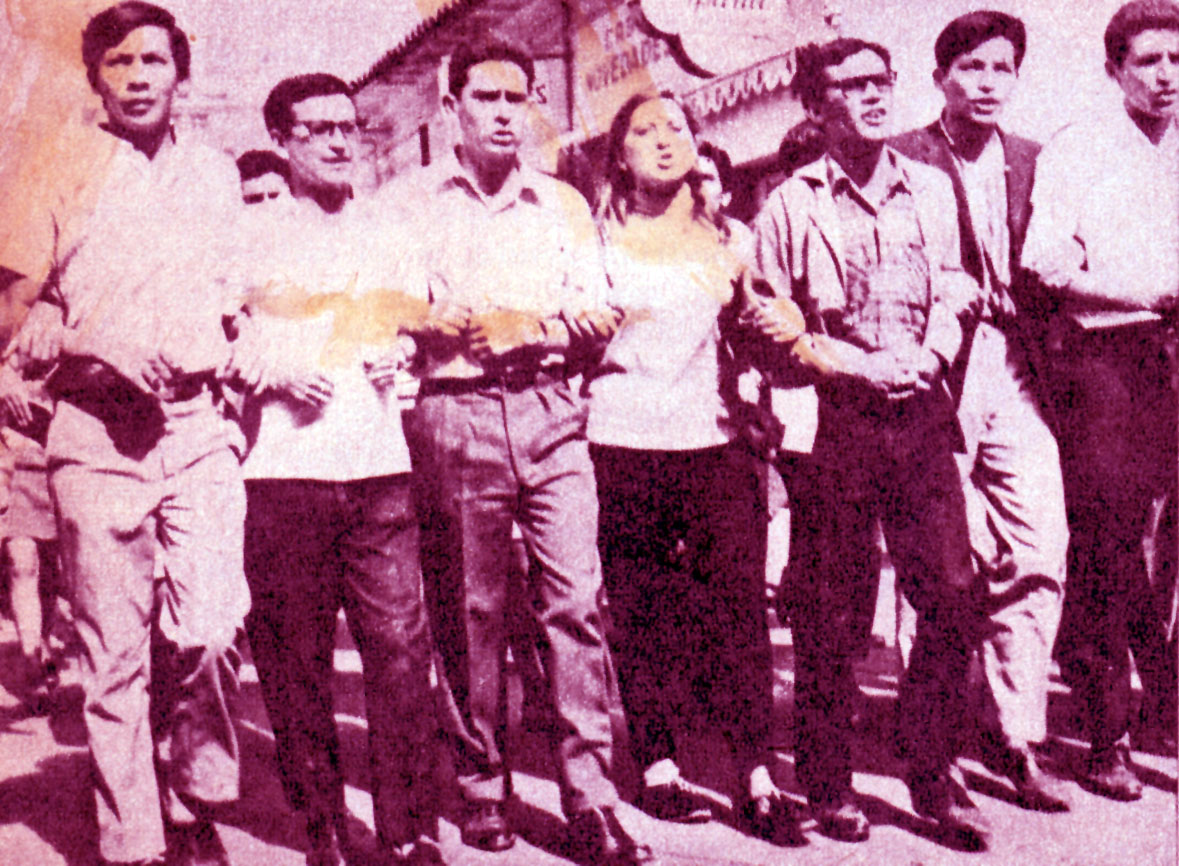 La joven Genny al centro de una marcha universitaria La joven Genny al centro de una marcha universitaria