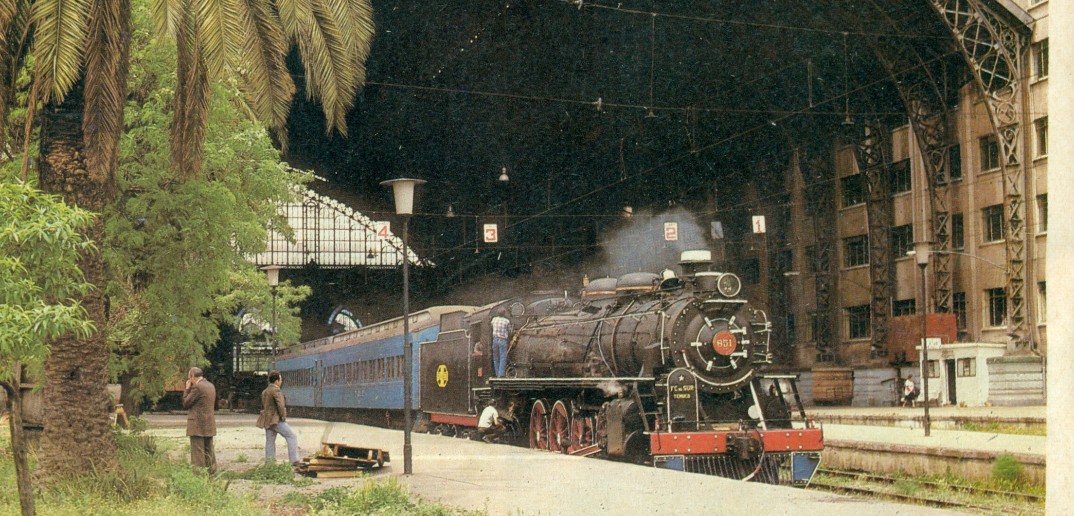 Locomotora tipo Montaña llegando a Estación Mapocho en 1985 Locomotora tipo Montaña llegando a Estación Mapocho en 1985