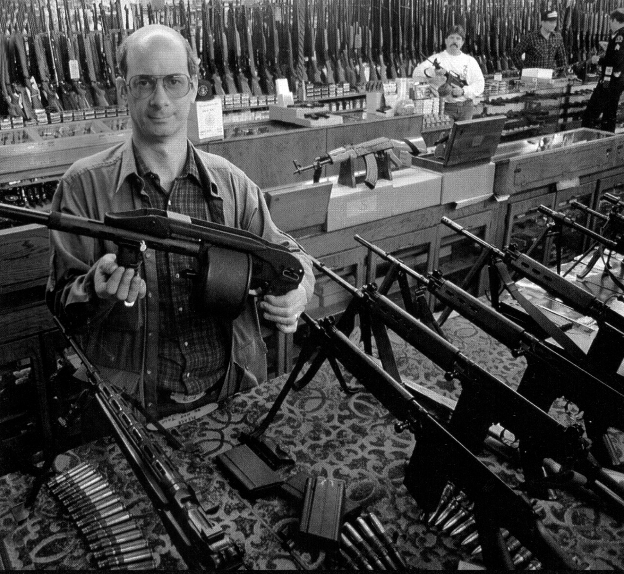 En gran parte de Estados Unidos no hay restricción para la venta de armas a particulares. En gran parte de Estados Unidos no hay restricción para la venta de armas a particulares.