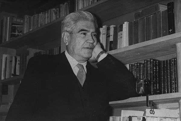 domingo 11.- Muere el novelista Manuel Rojas, autor de Hijo de ladrón, premio nacional de Literatura.