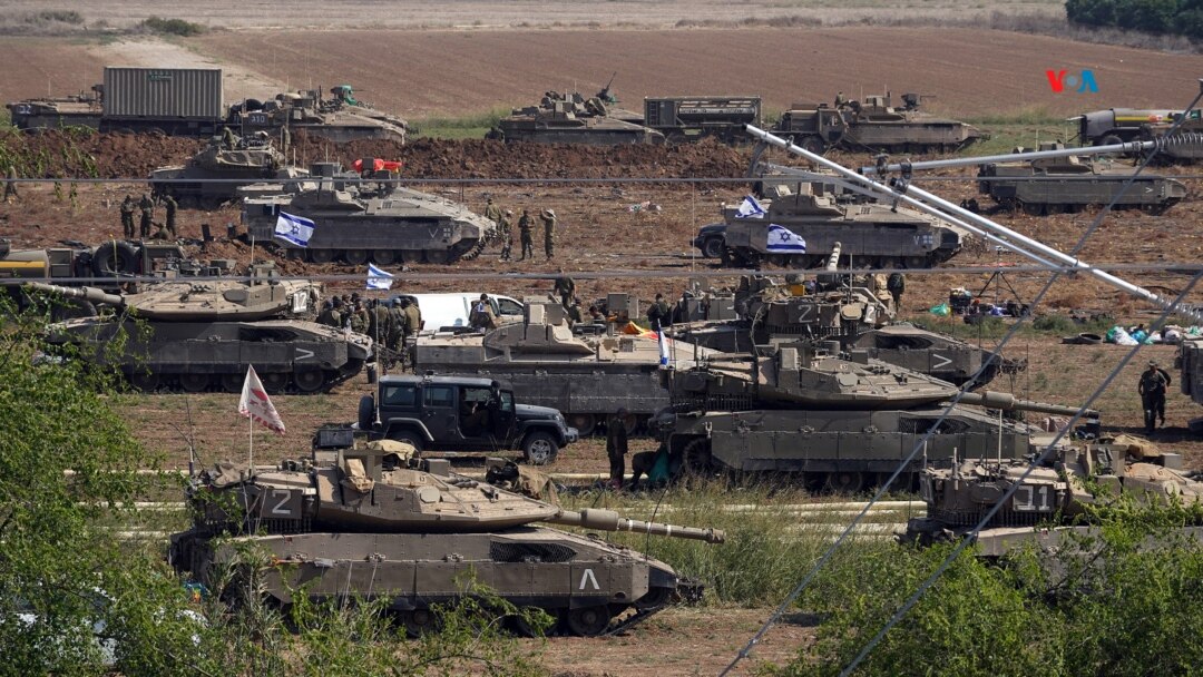 Máquinas de guerra en la frontera con Gaza.